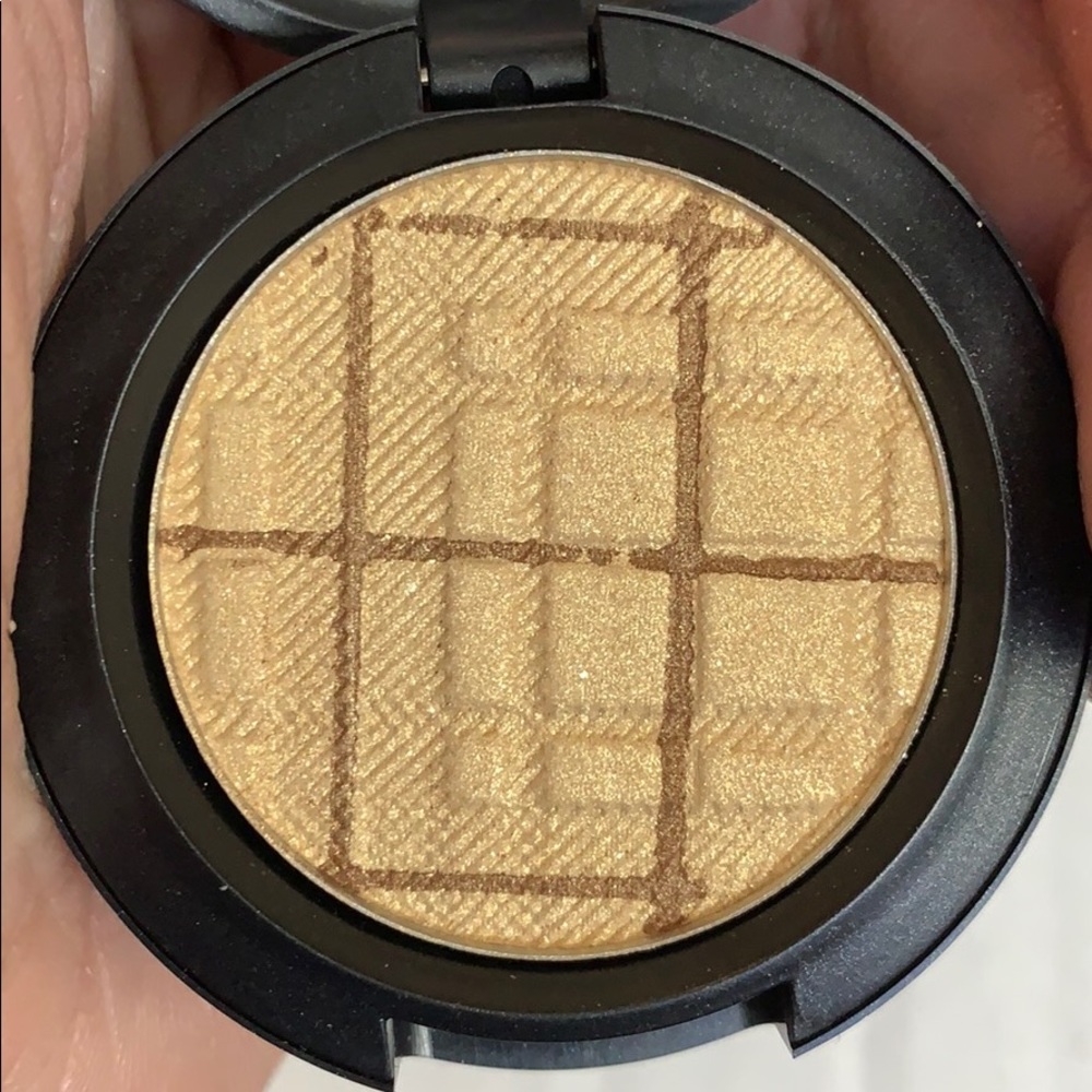BNIB MAC GOLDEN CROWN LARGE EYESHADOW